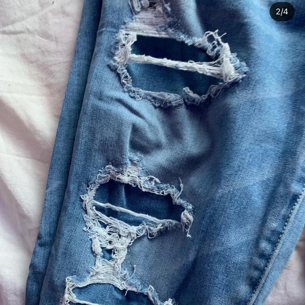 AE RIPPED STRETCH JEANS!! - Picture 2 of 5